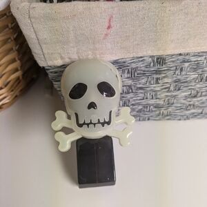 Skull and Crossbones Hair Clip
